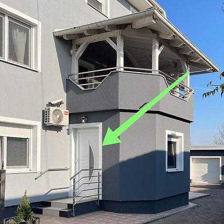 4 Stars Rooms Near Airport Scitarjevo Exterior photo
