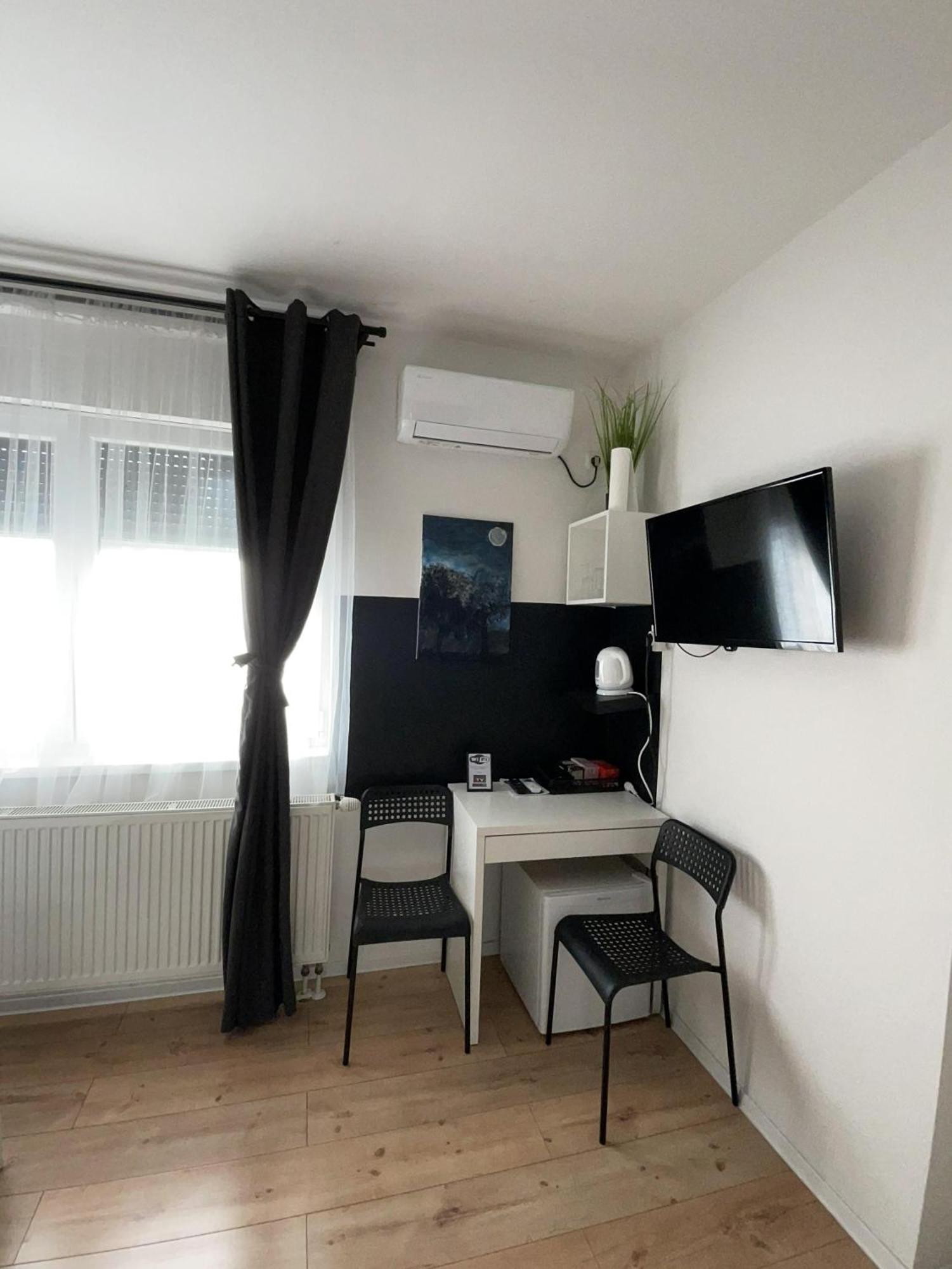 4 Stars Rooms Near Airport Scitarjevo Exterior photo